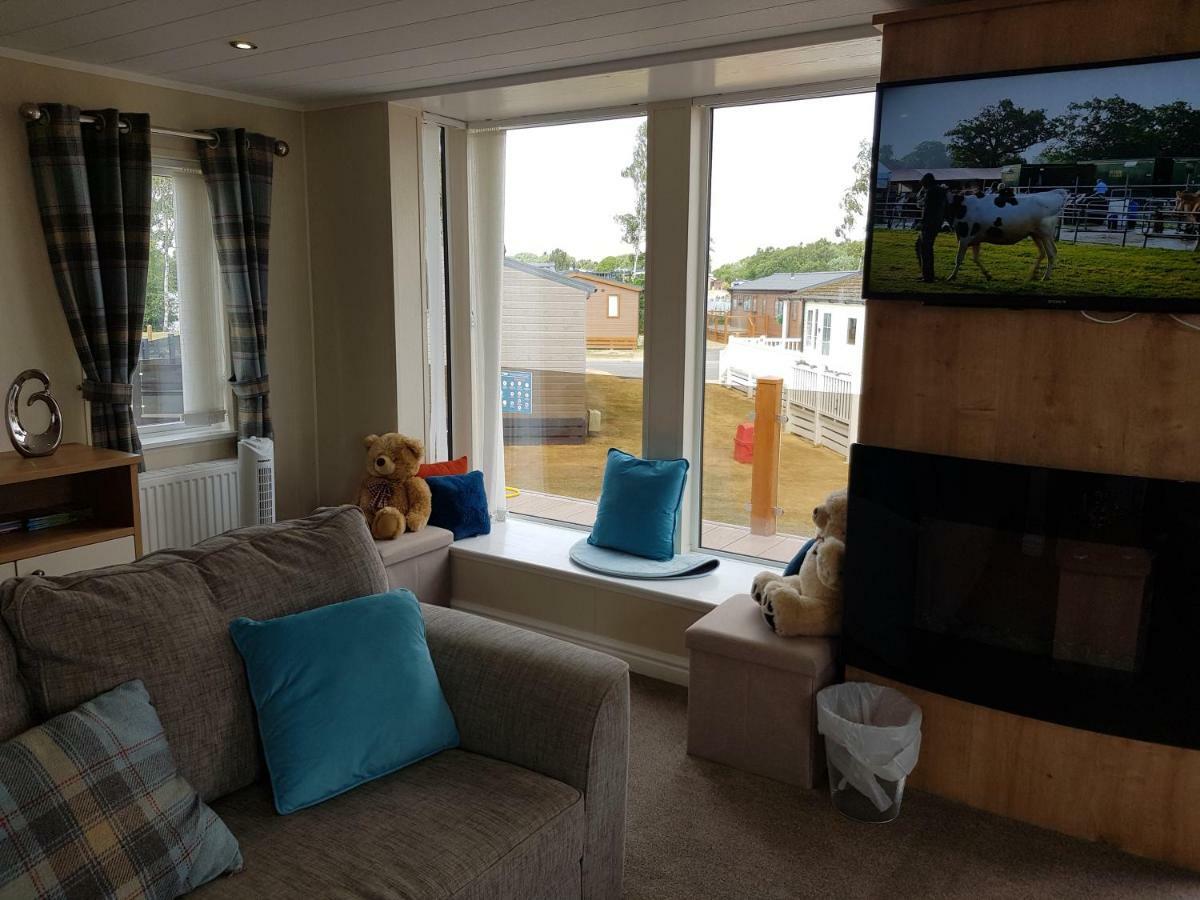 Hot Tub Hols In Bear Lodge With Roof Terrace Tattershall Esterno foto