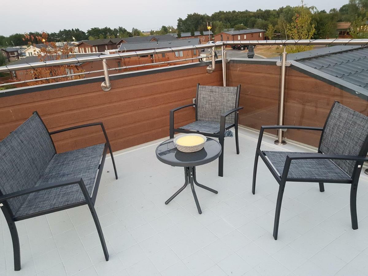 Hot Tub Hols In Bear Lodge With Roof Terrace Tattershall Esterno foto
